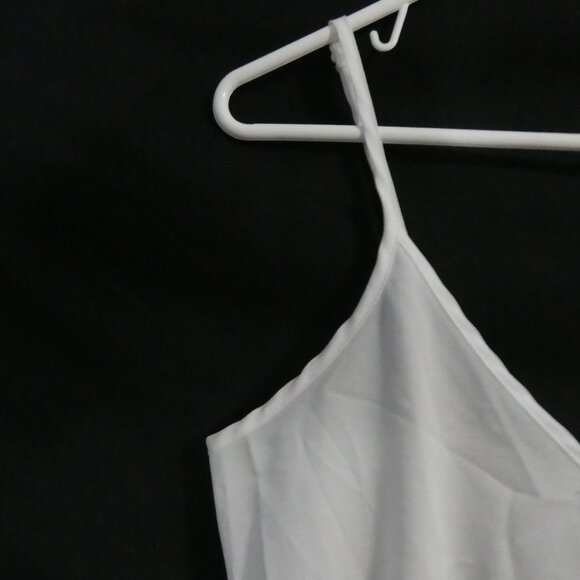 SEDUCTIONS | medium | Elegant White V-Neck Strappy Top - Picture 3 of 15
